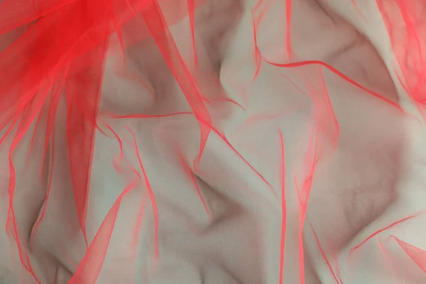 Krásná Červená Tylová Tkanina Tyrkysovém Pozadí Nad Výhledem — Stock fotografie