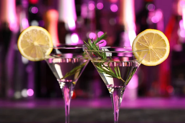 Martini Glasses Refreshing Cocktail Lemon Slices Rosemary Blurred Background — Stock Photo, Image