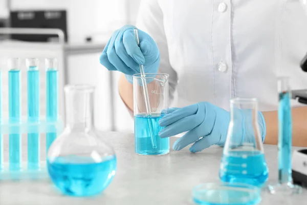Scientist Taking Sample Light Blue Liquid Laboratory Closeup — Stock fotografie