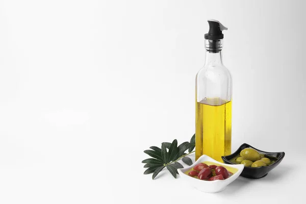Bottle Cooking Oil Olives Leaves White Background Space Text — Stock Photo, Image