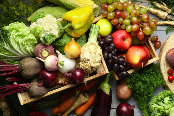Verschiedenes Frisches Gemüse Und Obst Auf Grauem Holztisch Flach Gelegt — Stockfoto