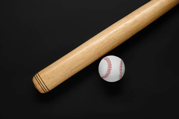 Wooden Baseball Bat Ball Black Background Flat Lay Sports Equipment — Fotografia de Stock