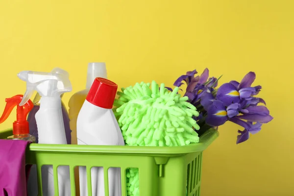 Spring Cleaning Basket Detergents Flowers Tools Yellow Background Closeup — Zdjęcie stockowe