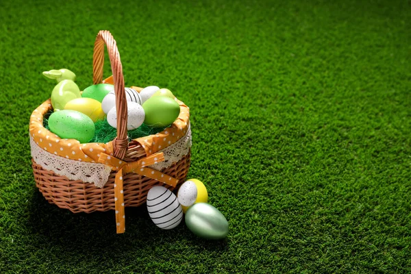 Easter Basket Painted Eggs Figure Rabbit Green Grass Space Text — Stock Photo, Image
