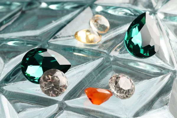 Diferentes Piedras Preciosas Hermosas Para Joyas Superficie Del Espejo — Foto de Stock