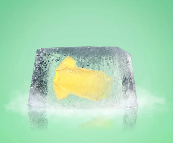 Збереження Генетичного Матеріалу Дитяче Самотнє Кубі Льоду Кріоконсервація Світло Зеленому — стокове фото