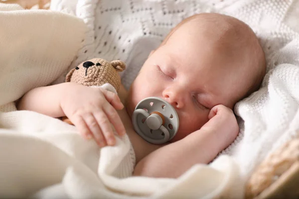 Cute Newborn Baby Sleeping White Blanket Closeup — 스톡 사진