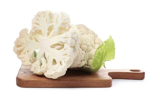 Wooden Board Cut Whole Cauliflowers White Background — Stock Photo, Image