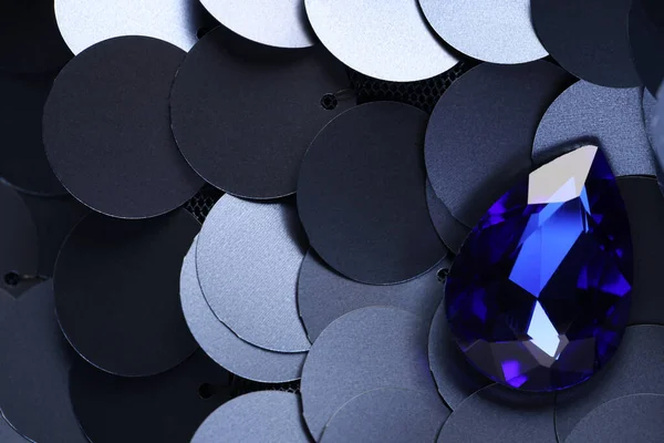Linda Pedra Preciosa Azul Para Jóias Tecido Lantejoulas Vista Superior — Fotografia de Stock