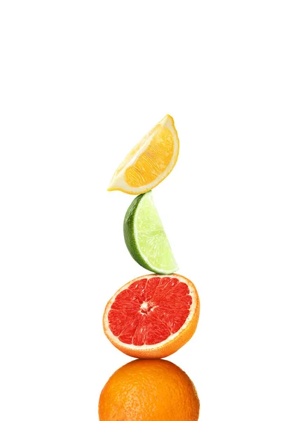 Pilha Frutas Cítricas Frescas Diferentes Fundo Branco — Fotografia de Stock