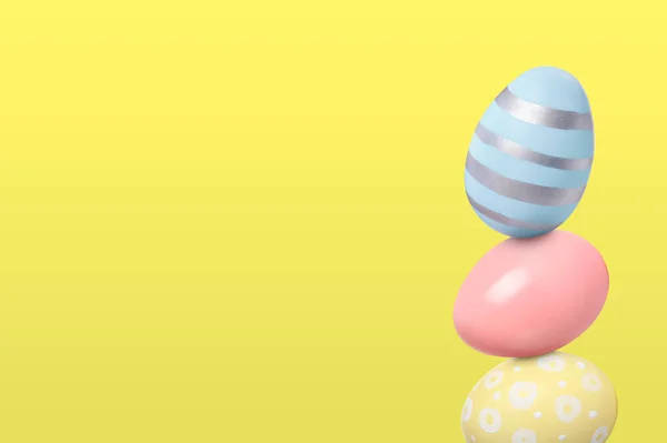 Pila Huevos Pascua Sobre Fondo Amarillo Claro Espacio Para Texto —  Fotos de Stock