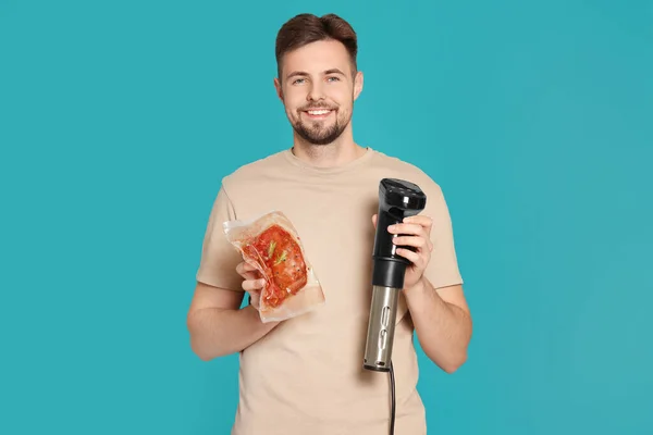 Smiling Man Holding Sous Vide Cooker Meat Vacuum Pack Light — Stock Photo, Image