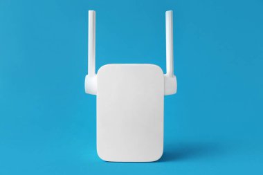 Mavi arkaplanda yeni modern Wi-Fi yineleyici