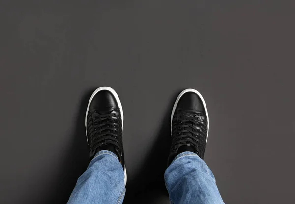 Man Black Leather Shoes Standing Dark Grey Background Top View — Stock Photo, Image