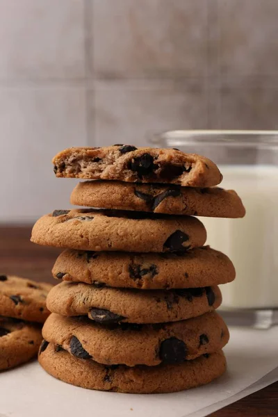 Stack Delicious Chocolate Chip Cookies Milk Wooden Table Closeup — Stock Photo, Image