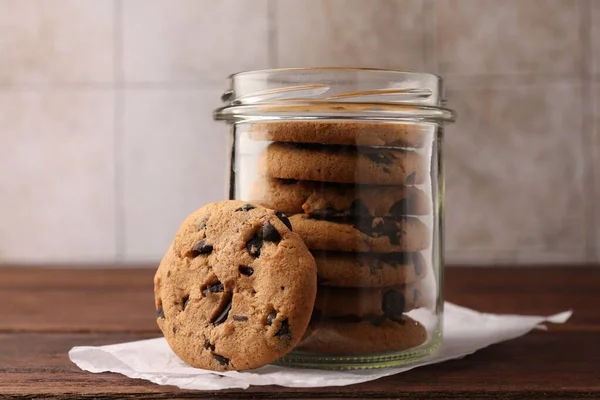 Glass Jar Delicious Chocolate Chip Cookies Wooden Table — Stock Photo, Image