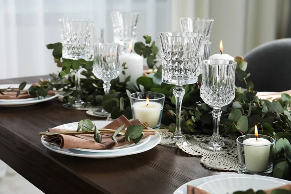 Ambiente Mesa Elegante Elegante Para Jantar Festivo Dentro Casa — Fotografia de Stock