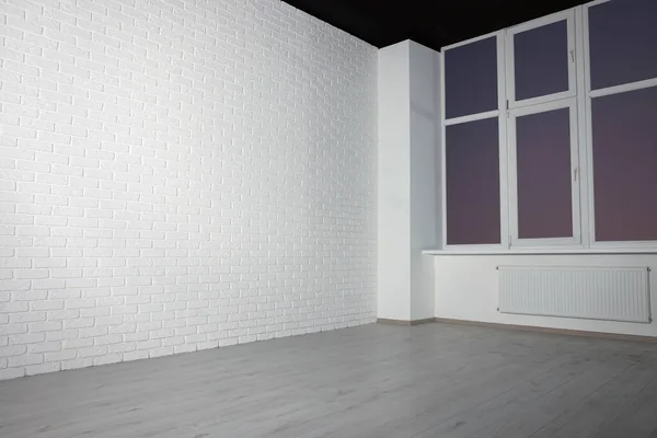 Temiz Pencereli Beyaz Duvarlı Yeni Boş Oda — Stok fotoğraf