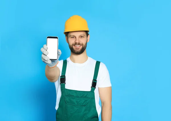 Professional Repairman Uniform Showing Smartphone Light Blue Background — Stock Photo, Image