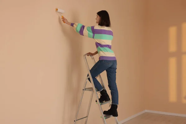 Young Woman Painting Wall Roller Stepladder Indoors Room Renovation — Stok fotoğraf