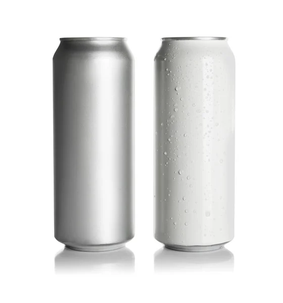 Latas Aluminio Con Bebidas Sobre Fondo Blanco — Foto de Stock
