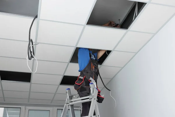 Installing Ceiling Lighting Electrician Working Step Ladder Room — Stock Photo, Image