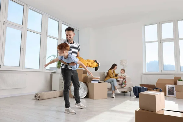 Happy Son Dad Playing While Mom Daughter Sitting Couch New — Stock Photo, Image