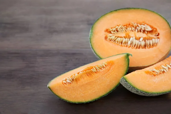 Lekkere Oranje Rijpe Meloenen Houten Tafel Ruimte Voor Tekst — Stockfoto