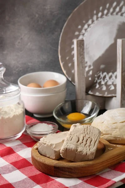 Compressed Yeast Salt Flour Eggs Dough Wooden Table — Zdjęcie stockowe