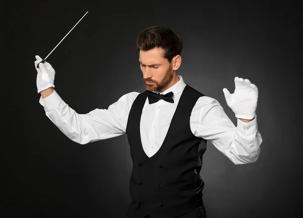 Conductor Profesional Con Bastón Sobre Fondo Negro —  Fotos de Stock