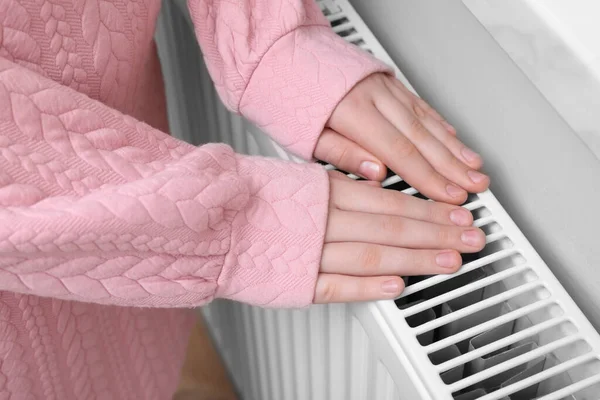 Girl Warming Hands Heating Radiator Indoors Closeup — Fotografia de Stock
