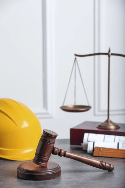 Construction Land Law Concepts Judge Gavel Scales Justice Protective Helmet — Foto Stock