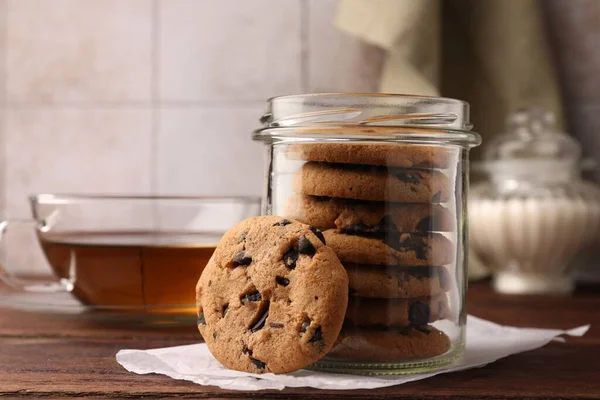 Glass Jar Delicious Chocolate Chip Cookies Tea Wooden Table — Stock Photo, Image