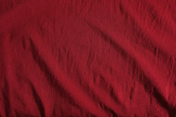 Gekromde Donkerrode Stof Als Achtergrond Bovenaanzicht — Stockfoto