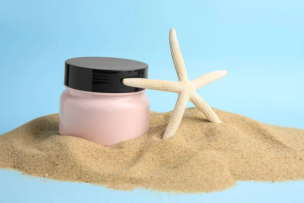 Jar Cream Starfish Sand Light Blue Background Cosmetic Product — Stock Photo, Image