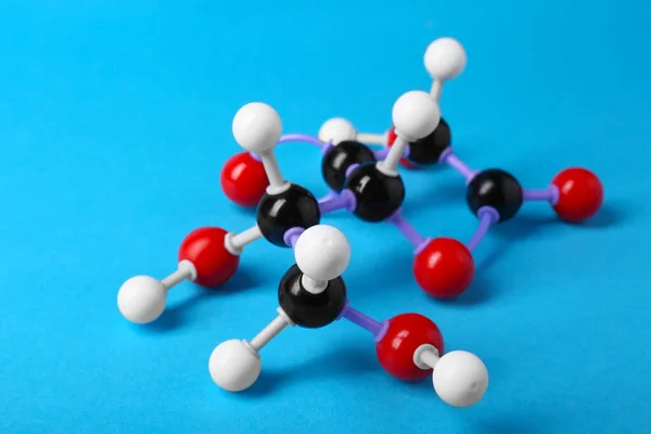 Vitamin Molekula Világoskék Háttérrel Kémiai Modell — Stock Fotó