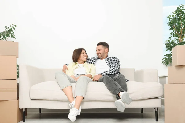 Happy Couple Resting Sofa New Apartment Moving Day — Stok fotoğraf