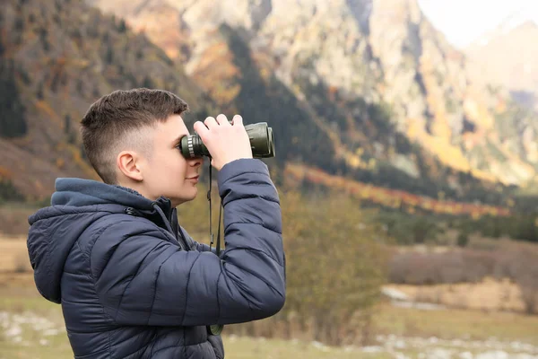 Boy Looking Binoculars Beautiful Mountains Space Text — Fotografia de Stock