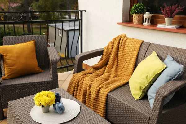 Colorful Pillows Soft Blanket Yellow Chrysanthemum Flowers Rattan Garden Furniture — Stock Photo, Image