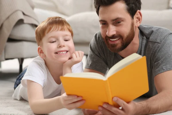 Father Reading Book His Child Floor Home Closeup — Stock Photo, Image