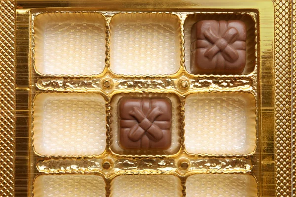 Caixa Parcialmente Vazia Doces Chocolate Como Fundo Vista Superior — Fotografia de Stock
