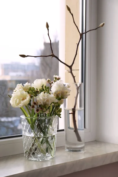 Beautiful Spring Flowers Vase Windowsill Indoors — Stock Photo, Image