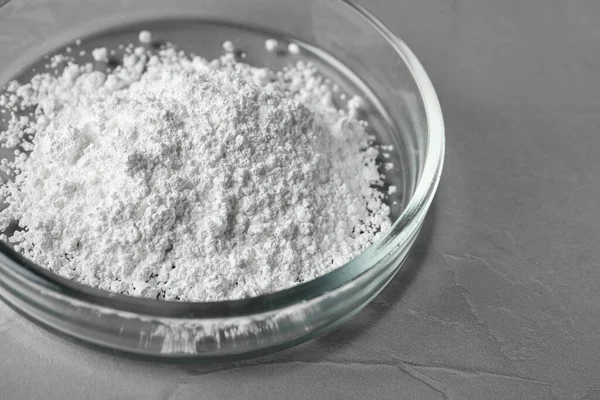 Πιάτο Petri Ανθρακική Σκόνη Ασβεστίου Γκρι Τραπέζι Closeup — Φωτογραφία Αρχείου