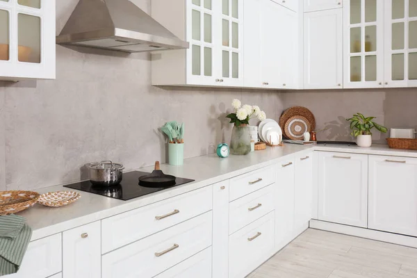 Interior Frumos Bucătărie Blat Bucate Modern Mobilier Elegant — Fotografie, imagine de stoc