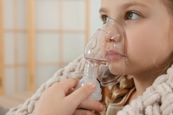 Little Girl Using Nebulizer Inhalation Home Closeup — Stock Photo, Image