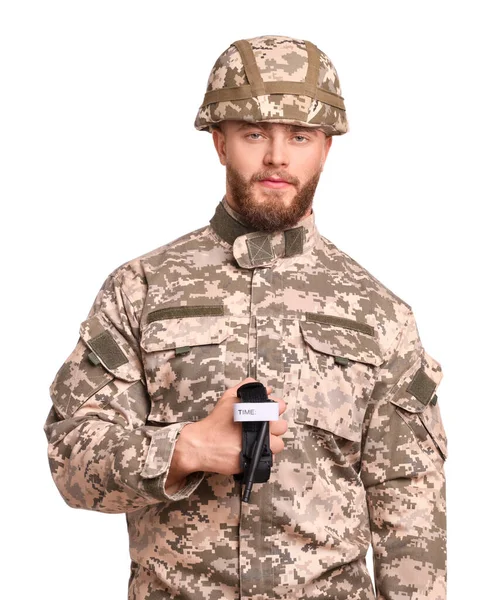 Katona Katonai Egyenruhában Orvosi Érszorítót Tart Fehér Háttéren — Stock Fotó