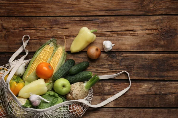 Verschiedenes Frisches Gemüse Netztasche Auf Holztisch Flach Gelegt Und Platz — Stockfoto