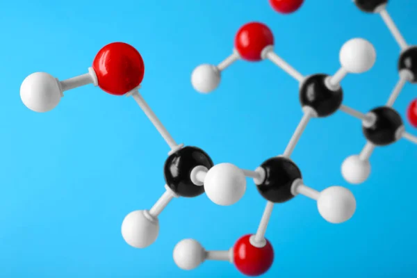 浅蓝色背景的葡萄糖分子 化学模型 — 图库照片