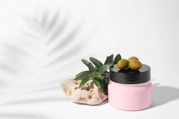 Jar Natural Cream Stone Olives White Background Hely Szövegnek Kozmetikai — Stock Fotó