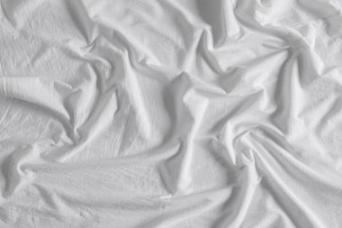 Arkaplan olarak buruşmuş beyaz kumaş, yakın görünüm